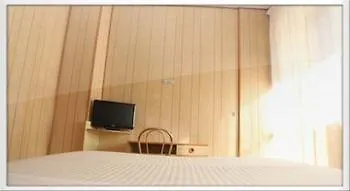 Nyers Hotel *
