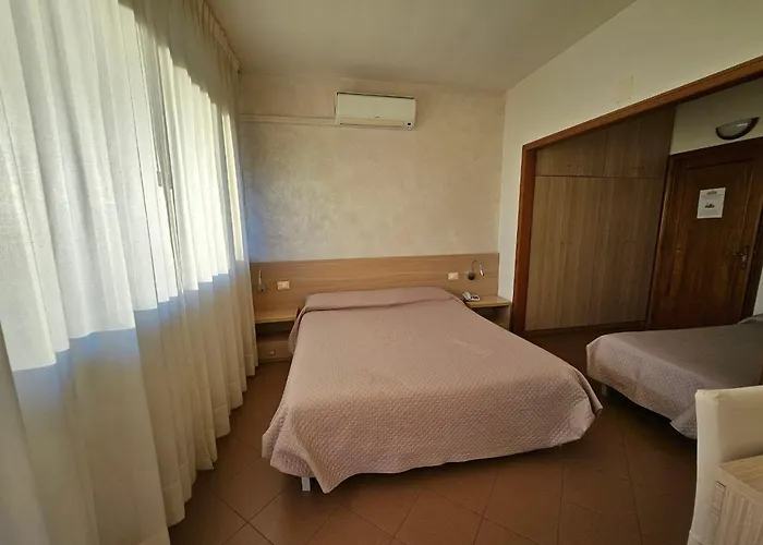 Albergo Nyers Ξενοδοχείο *