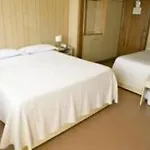 Nyers Hotel *
