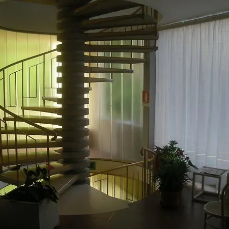 Nyers Hotel *